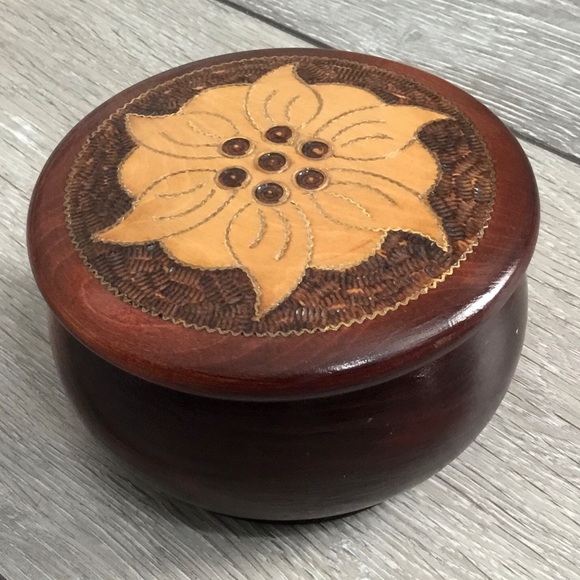 Hand Crafted Jewelry - Beautifully Carved Bavarian Round Box by Heinzellerhaus Oberammergau